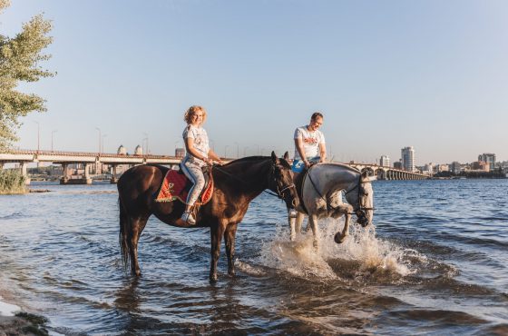 Конные прогулки — заряд бодрости и здоровья!